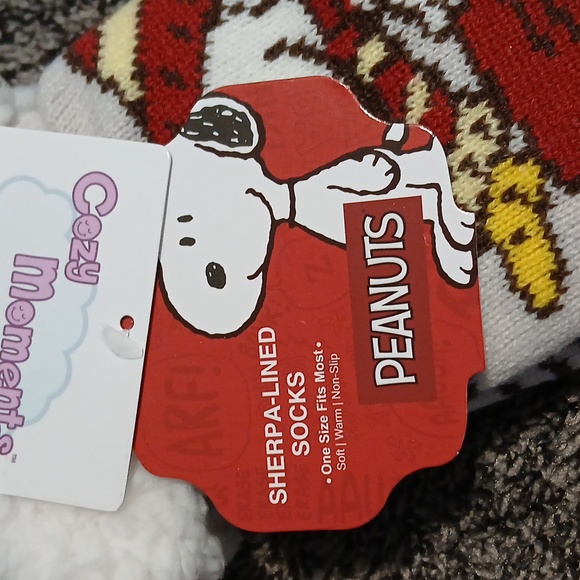 ❤️Snoopy Sherpa Socks Cozy Moments Fuzzy Footies Slippers - Picture 2 of 9